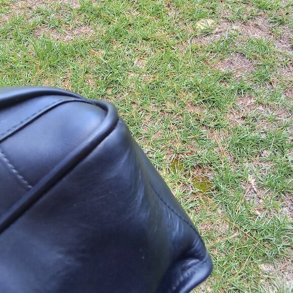 Blessing Bag Giftaway Coach 2003 Beekman Messanger Bag & MCM Envelope Clutch - Picture 11 of 15